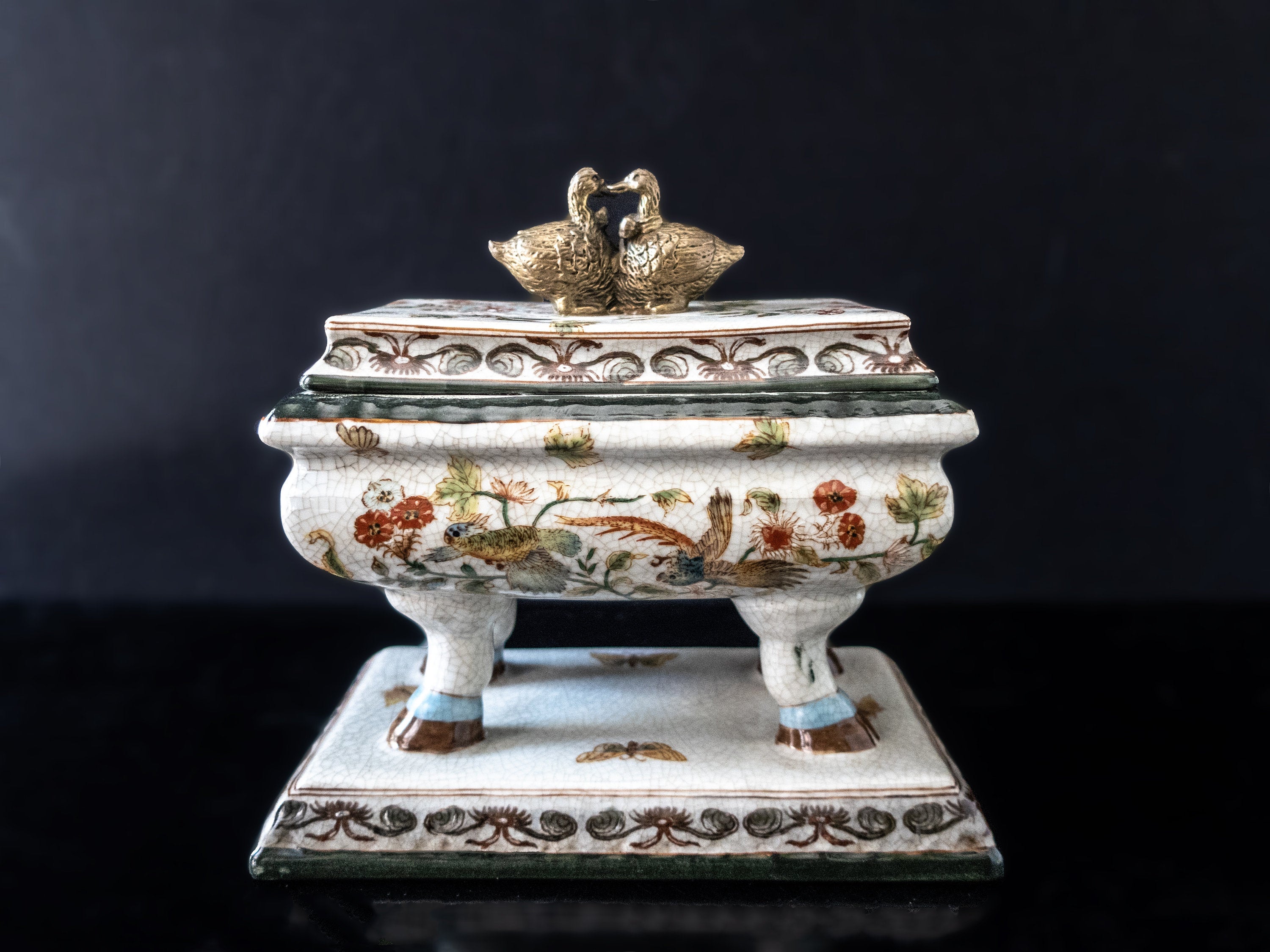 Vintage Wong Lee Hand Painted Porcelain Box With Bronze Swans WL